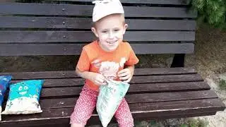 Открываем кукурузные палочки с сюрпризом. Большие, средние и маленькие