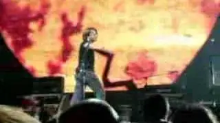 Keith Urban  flashing peace sign