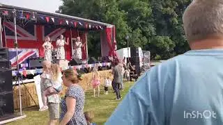 юбилей английской королевы в предместьях Лондона.