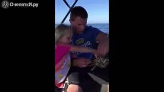 Папа, забери свою игрушку!