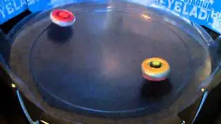 Beyblade: Rock Giraffe R145WB vs Midnight Bull 125SF