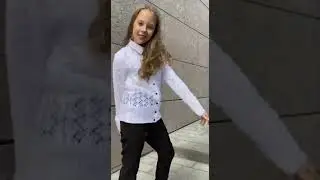 Дитяча в'язана кофта біла