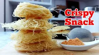 Tasty Crispy Deep Fried Noodles with Salted Egg