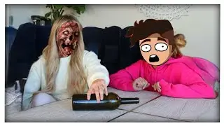 playing spin the bottle with a ghost | Phasmophobia