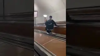 день России. Метро. алкаш. эскалатор