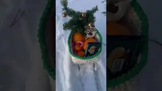Новогодние санки из трикотажной пряжи (crochet New Year's sleigh) #shorts