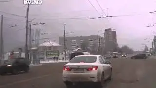 05.01.2015 Иваново Водитель маршрутки так спешил что решил проскочить перекресток на красный свет