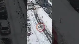 Мастер-клас від водія болта як можна об'їхати тяжке місце на дорозі) мабуть мав спільника