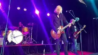 2022.10.30 Brian Mannix and the androids perform ‘Madonna’