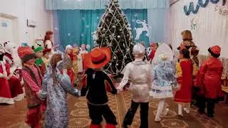 Белые снежинки кружатся с утра.Новогодняя песня.