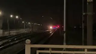 Даже во время съемок бывают неудачи… вот так приветливый машинист на ЧС6-022 хотел оказаться добрым