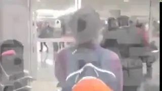 Pelea de Louis Tomlinson en el aeropuerto de Los Ángeles con paparazzi (VIDEO)