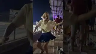 La chica baila victoria de fútbol España sobre Inglaterra