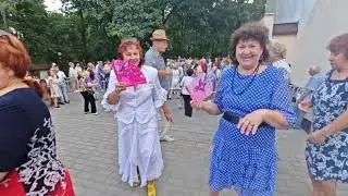 25.08.24г..."От Любви кружится Голова"... звучит на танцполе в Гомельском парке...