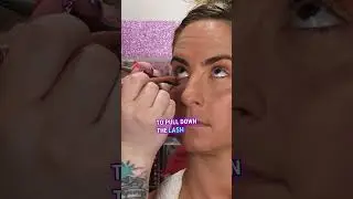 Hot Eyeliner Tip To Keep Your Clients From Blinking #promakeuptips #eyelinertips