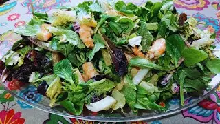 Осенний салат  с креветками и ананасом.