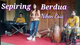 Sepiring Berdua - Cover Niken Esia
