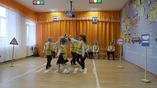 танец юных регулировщиков