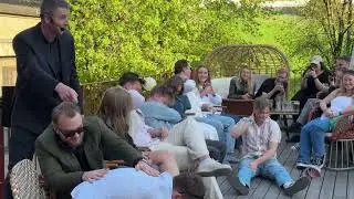 Tryllekunstner og hypnotisør Denis Stone med crazy hypnoseshow
