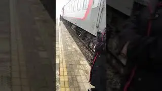 Уставший ТЭП70 с поездом Москва -Махачкала