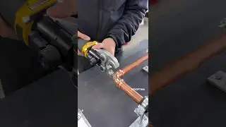 Plumbing PEX Crimper🧑‍🔧🔧Pipe Crimping Tool #shorts #tools #plumbing #dewalt