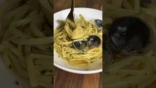 Linguini alle Vongole ….one of my favorite summer pasta dishes ☀️❤️