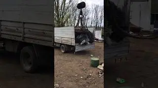 Розгружаем стружку. 