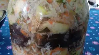 Заквасила кабачки как грибы и начиненные капустой и зеленью🧄 баклажаны 🍆