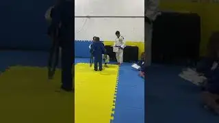 Recebendo faixa ponta azul! #judo #sensei #assiaju