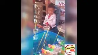 Kaget Lihat apa yang sedang Anak ini makan!!!