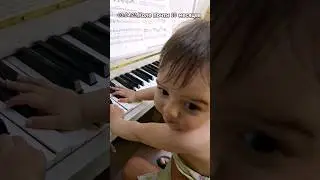 Как в 10 месяцев Коля гениально на пианино играет 🎼👶