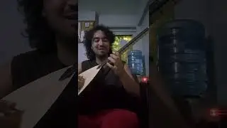 Playing saz for the first time