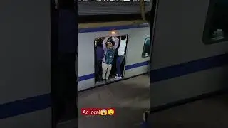 AC Local Bana Risky Local Train....4 Man Stuck At Door...#viral
