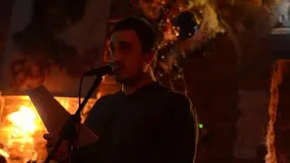 Тимофей Беркутов читает свои стихи на «Чтивом вторнике» (19.10.2021)