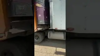 Пригнал в колхоз выгружаться #тягач #дальнобой #прицеп #дальнобойщики #америка #врейсе