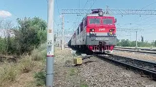 ВЛ80С-2149Б/2568 с грузовым поездом и встречный ВЛ80С-1714А/1418 с грузовым поездом