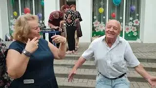2.09.23г..."А ОН Любил"... Юрий Шатунов... звучит на танцполе в Гомельском парке...