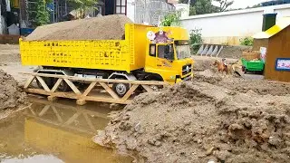 Xe Tải Trung Quốc 4 Chân Cơi Thùng Chở 220 Tấn Hàng, Cứu Hộ Xe Ô Tô Ben Bị Thụt Hố, Dump Truck