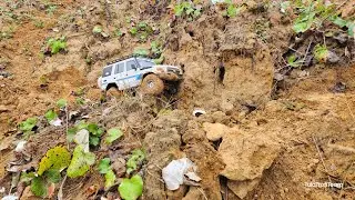 Land cruiser от RGT на глиненом участке трассы