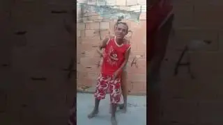 Bebendo Aguá de cabeça pra baixo/pimenta