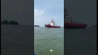 KAPAL BBM DI PULAU NUSA KAMBANGAN