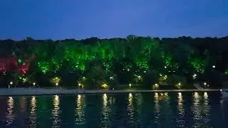 Река Москва - разноцветные берега