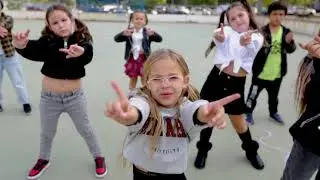 LOS NIÑOS DEL URBAN-LOLA ÍNDIGO-LA NIÑA DE LA ESCUELA By Miguel A.Cortés