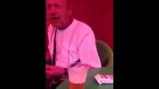 Мужик рассказывает анекдот 5