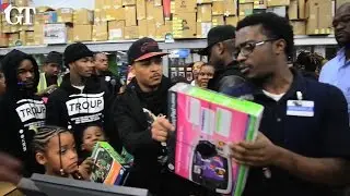 T.I.'s Christmas Eve SURPRISE At Walmart | What's Trending Now