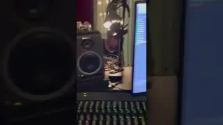 Новый трек пишется :) укулеле бас, с резиновыми струнами поможет нам!)