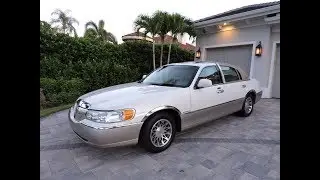 2001 Lincoln Town Car Signature for sale by Auto Europa Naples