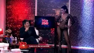 Flavia cumple con lo prometido: Flavia a lo Emily Ratajkowski