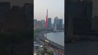 🍀5月2日上海外灘盛況。🇨🇳中國人最喜歡用行動展現一種狀態，譬如國泰民安、風調雨順、家國情懷、盛世如願。雖然他們多數人生活很艱苦，但心懷滿腔熱血～