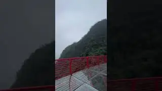 Стеклянный мост в Китае  